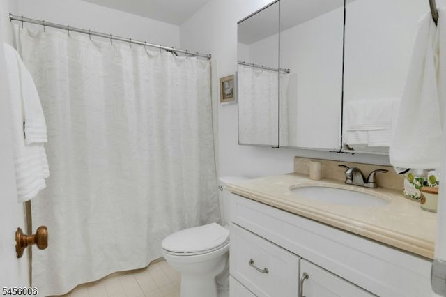 15 Kensington Rd F, Chatham Twp., NJ 07928
