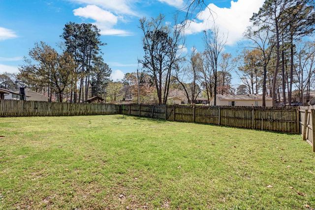 12621 Valleywood Drive, Little Rock, AR 72211