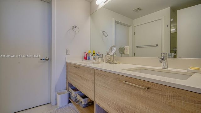 16385 Biscayne Boulevard 1415, North Miami Beach, FL 33160