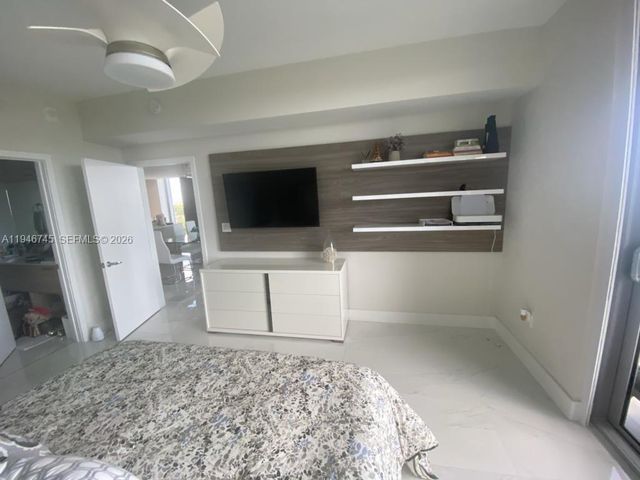 16385 Biscayne Boulevard 1415, North Miami Beach, FL 33160