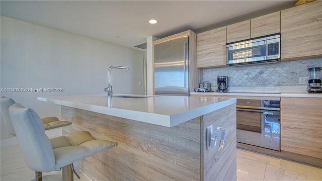 16385 Biscayne Boulevard 1415, North Miami Beach, FL 33160