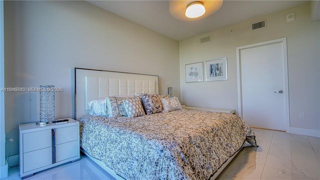 16385 Biscayne Boulevard 1415, North Miami Beach, FL 33160