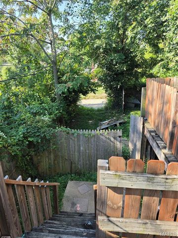 6142 Sherry Avenue, St Louis, MO 63136