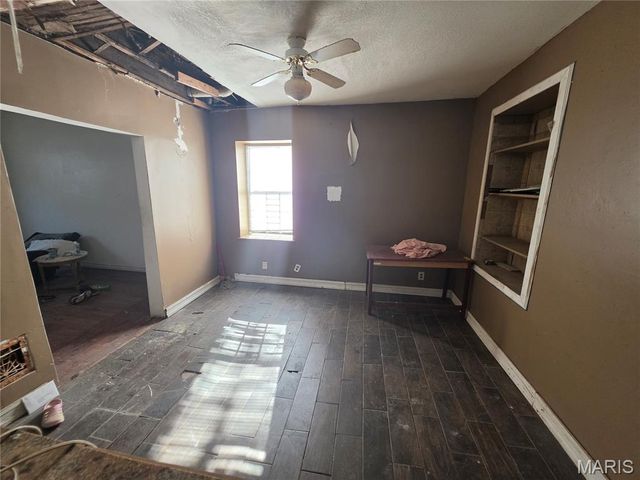 6142 Sherry Avenue, St Louis, MO 63136