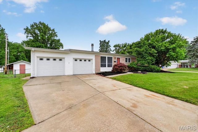 14 Olvera Circle, Florissant, MO 63031