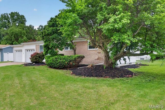 14 Olvera Circle, Florissant, MO 63031