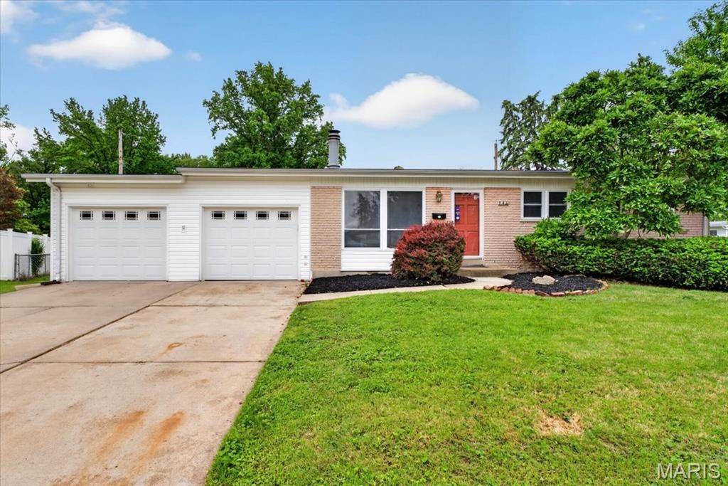 14 Olvera Circle, Florissant, MO 63031