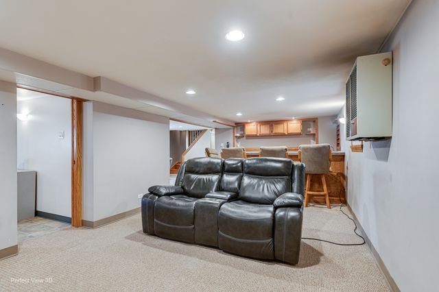 6100 N Mason Avenue, Chicago, IL 60646