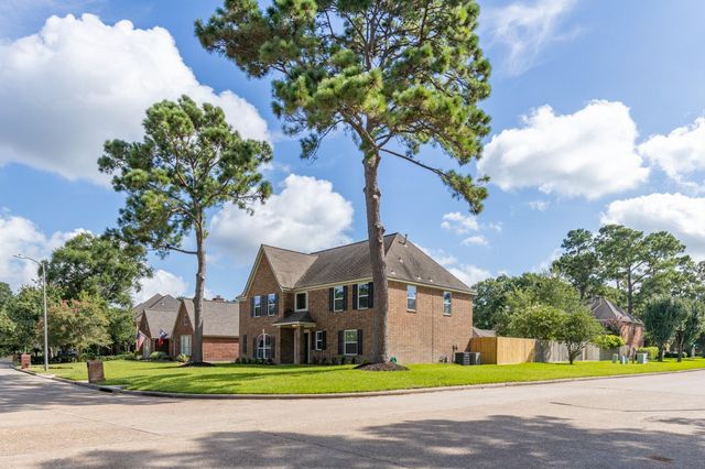 3202 Hickory Falls Drive, Kingwood, TX 77345