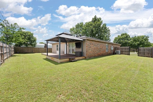 1611 Berry Drive, Cleburne, TX 76033
