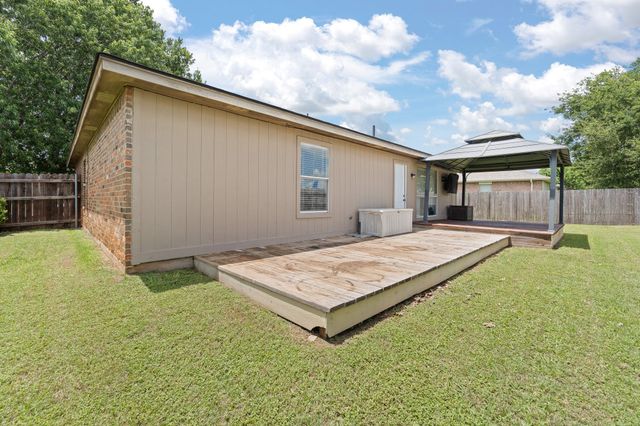 1611 Berry Drive, Cleburne, TX 76033