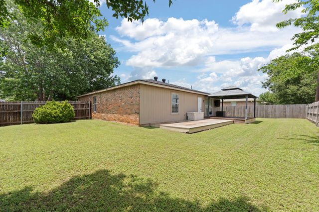 1611 Berry Drive, Cleburne, TX 76033