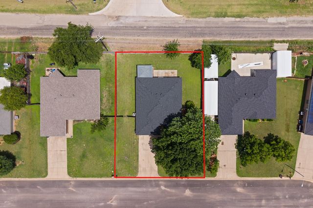 1611 Berry Drive, Cleburne, TX 76033