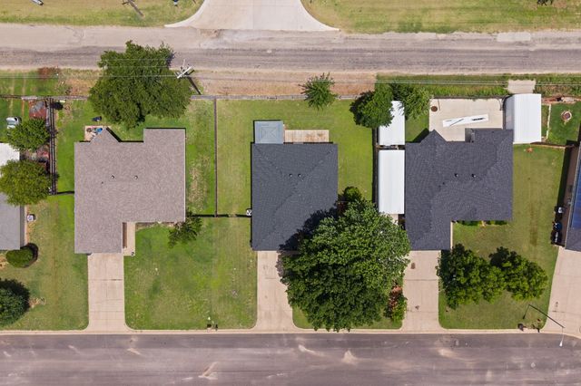 1611 Berry Drive, Cleburne, TX 76033
