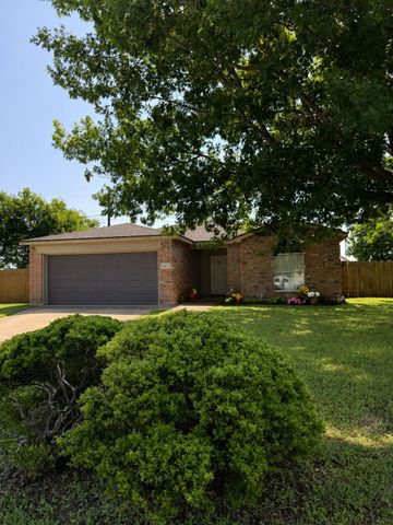 1611 Berry Drive, Cleburne, TX 76033