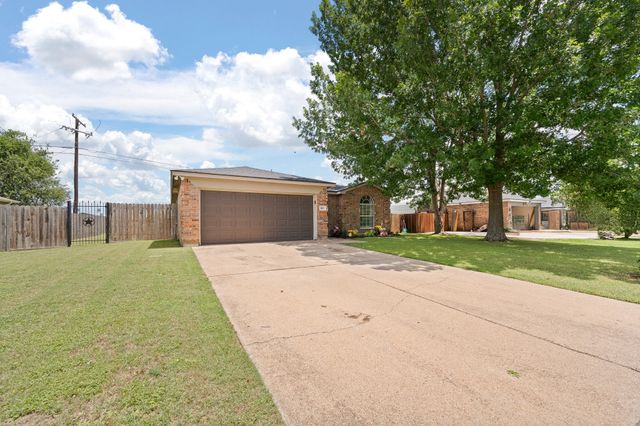 1611 Berry Drive, Cleburne, TX 76033