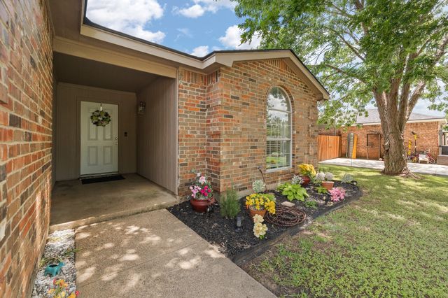 1611 Berry Drive, Cleburne, TX 76033