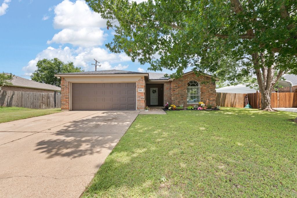 1611 Berry Drive, Cleburne, TX 76033