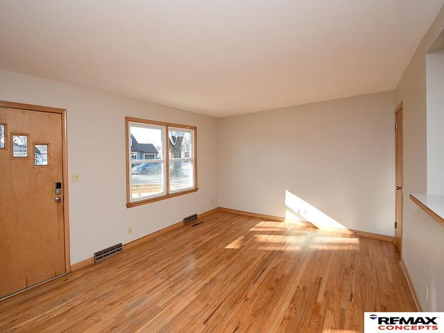 7040 Seward Avenue, Lincoln, NE 68507