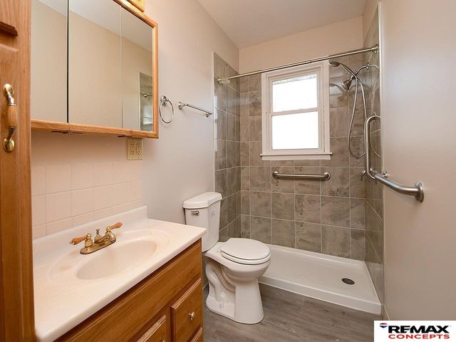 7040 Seward Avenue, Lincoln, NE 68507