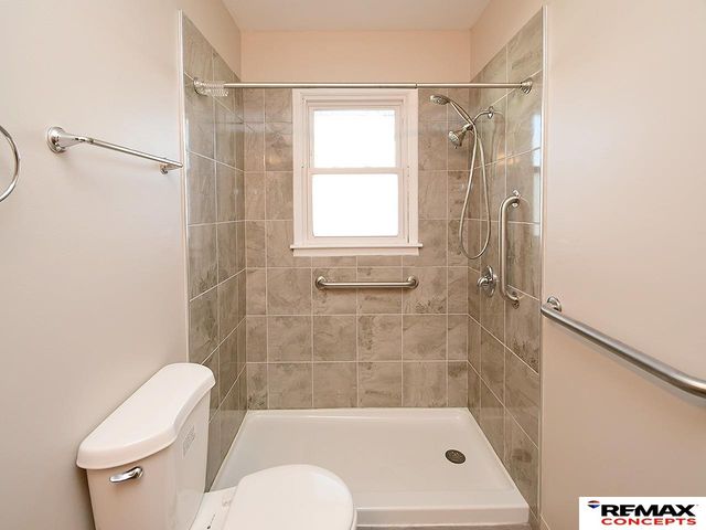 7040 Seward Avenue, Lincoln, NE 68507