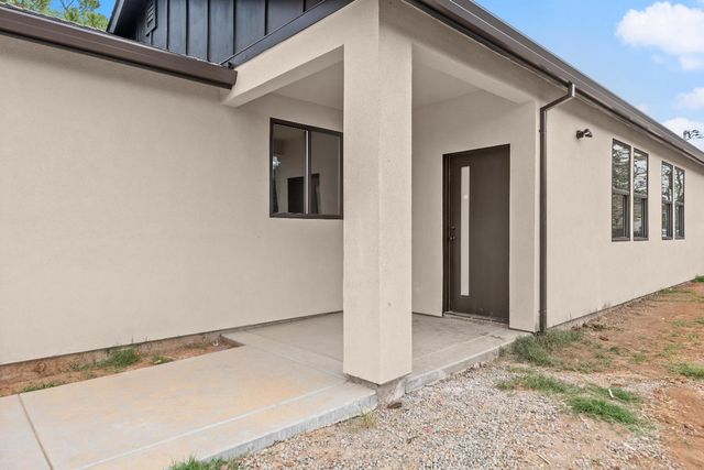 3736 Knightlinger St, Sacramento, CA 95838