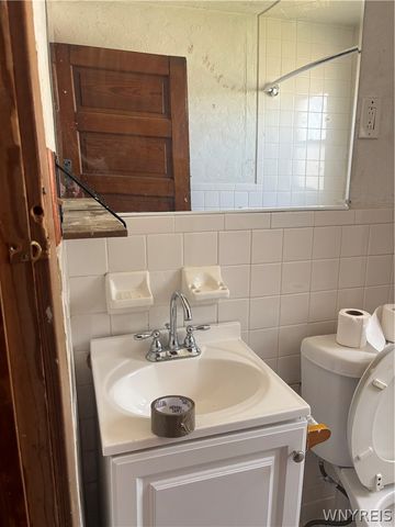 2229 Whitney Avenue, Niagara Falls, NY 14301