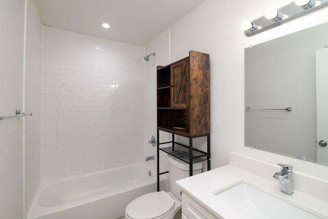 2722 Throckmorton Street 108, Dallas, TX 75219