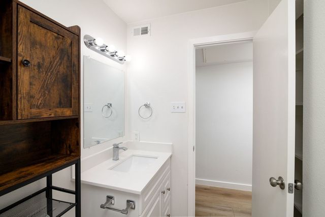 2722 Throckmorton Street 108, Dallas, TX 75219