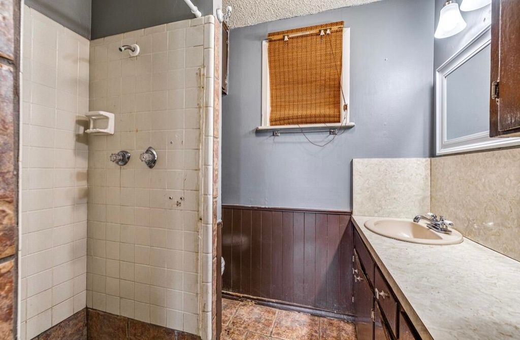 Image 11 of property listing at 2020 Conchita Street, San Angelo, TX 76901