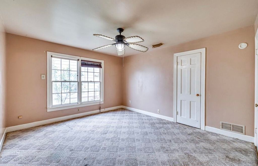 Image 12 of property listing at 2020 Conchita Street, San Angelo, TX 76901
