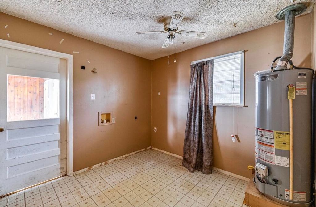 Image 16 of property listing at 2020 Conchita Street, San Angelo, TX 76901