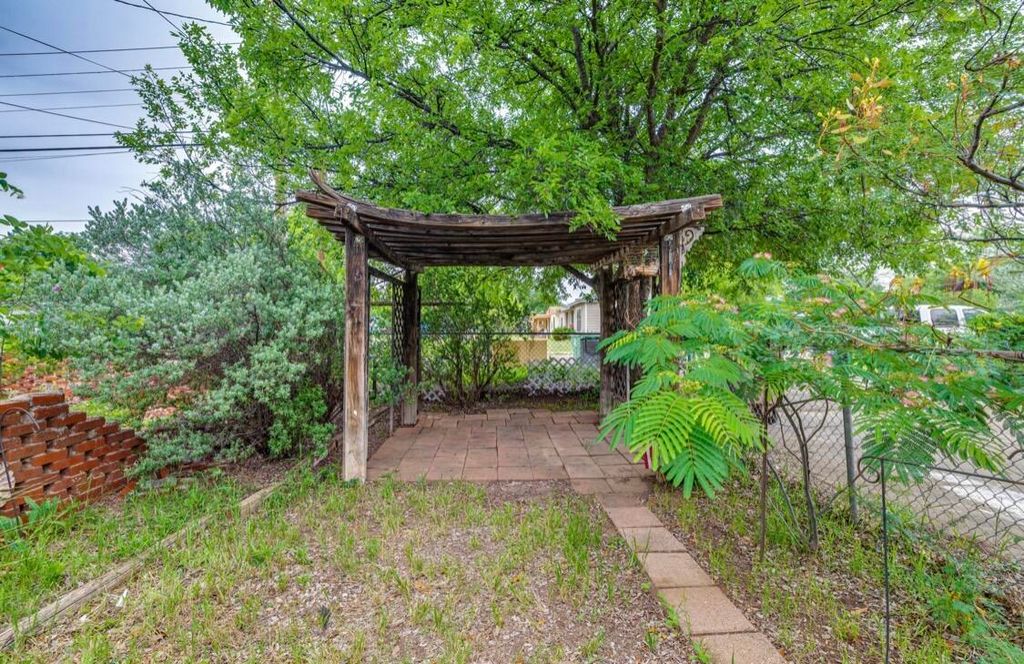 Image 18 of property listing at 2020 Conchita Street, San Angelo, TX 76901