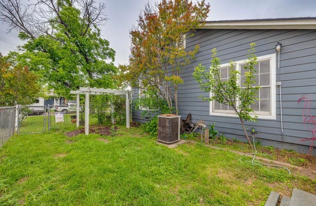 Image 19 of property listing at 2020 Conchita Street, San Angelo, TX 76901