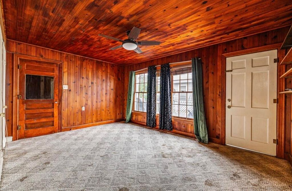 Image 9 of property listing at 2020 Conchita Street, San Angelo, TX 76901