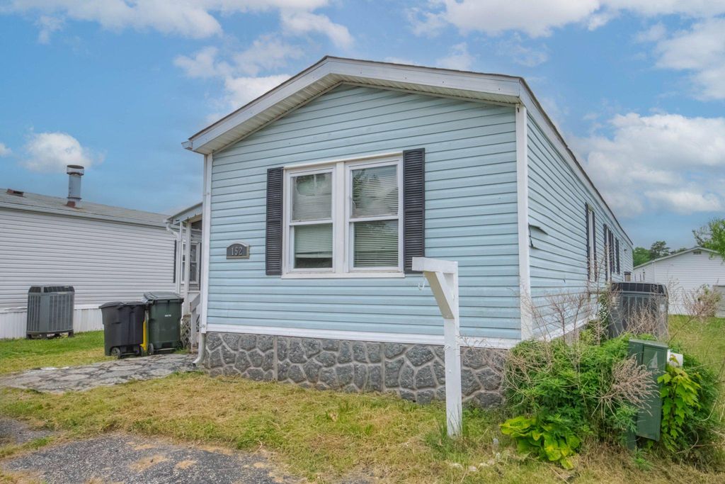 Image 1 of property listing at 152 COWHIDE CIR, Middle River, MD 21220