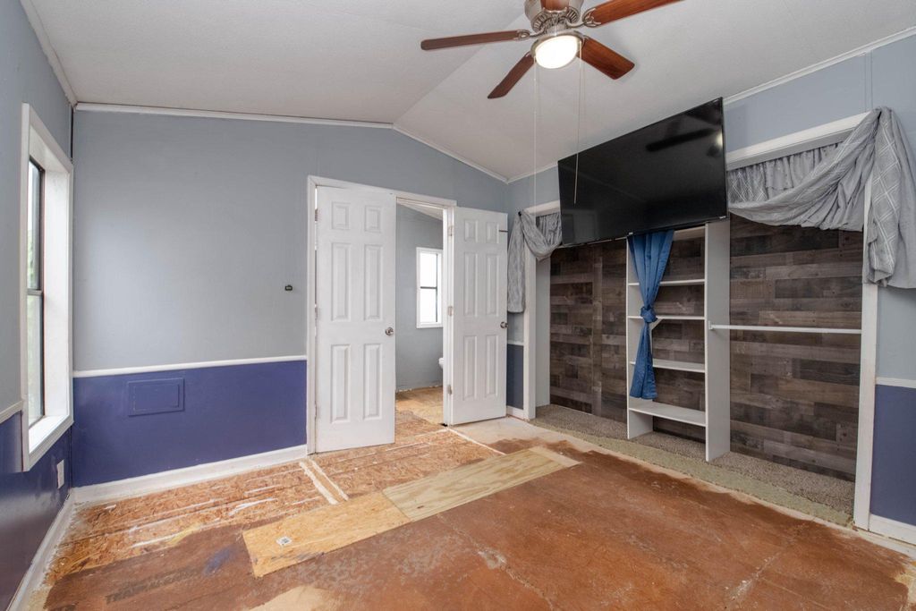 Image 12 of property listing at 152 COWHIDE CIR, Middle River, MD 21220