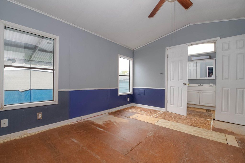 Image 13 of property listing at 152 COWHIDE CIR, Middle River, MD 21220
