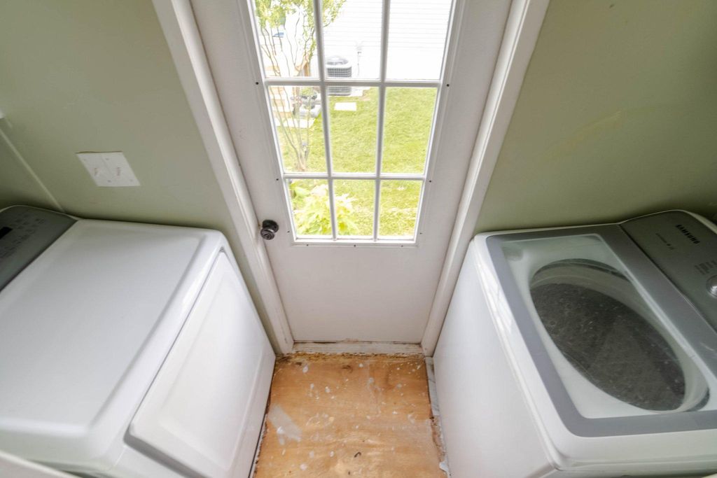 Image 17 of property listing at 152 COWHIDE CIR, Middle River, MD 21220
