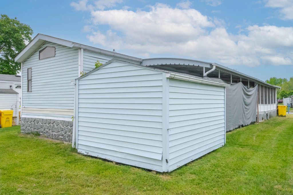 Image 20 of property listing at 152 COWHIDE CIR, Middle River, MD 21220