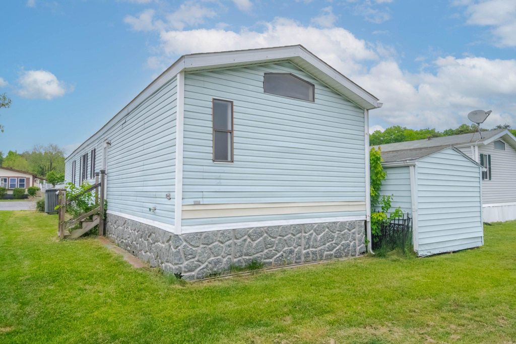 Image 21 of property listing at 152 COWHIDE CIR, Middle River, MD 21220