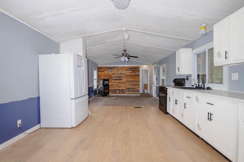 Image 6 of property listing at 152 COWHIDE CIR, Middle River, MD 21220