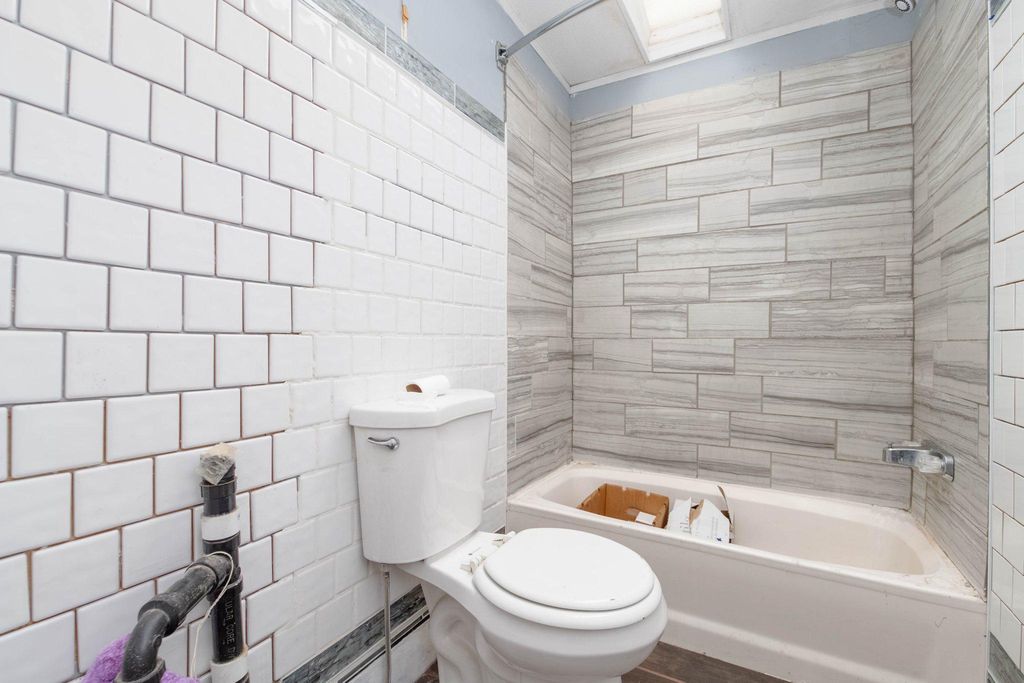 Image 9 of property listing at 152 COWHIDE CIR, Middle River, MD 21220