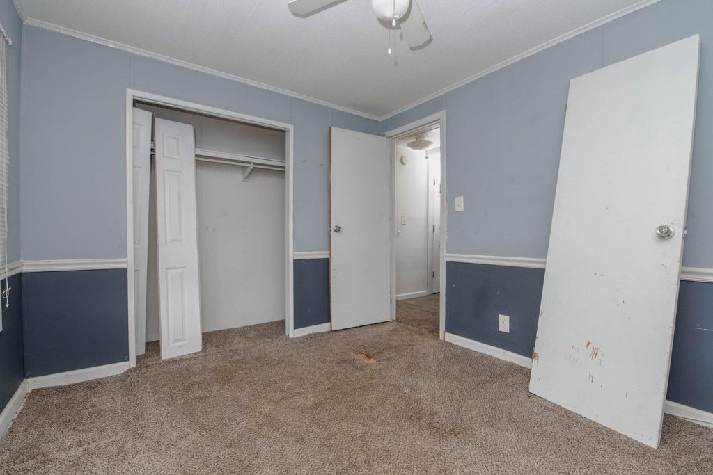 Image 10 of property listing at 152 COWHIDE CIR, Middle River, MD 21220