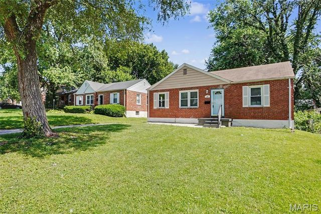 15 Saint James Court, Florissant, MO 63031
