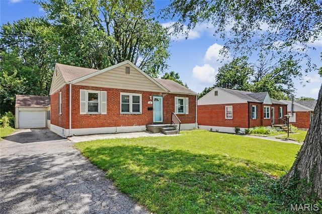 15 Saint James Court, Florissant, MO 63031