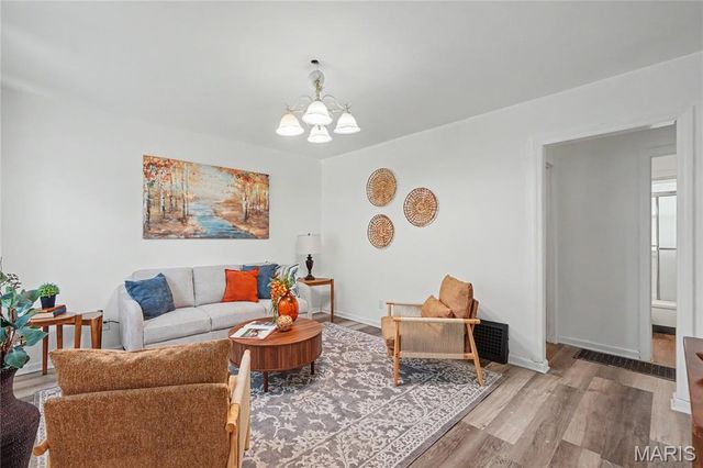 15 Saint James Court, Florissant, MO 63031