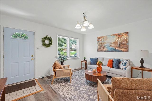 15 Saint James Court, Florissant, MO 63031