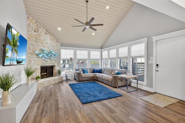 405 Short Circuit 5, Horseshoe Bay, TX 78657