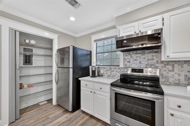 405 Short Circuit 5, Horseshoe Bay, TX 78657